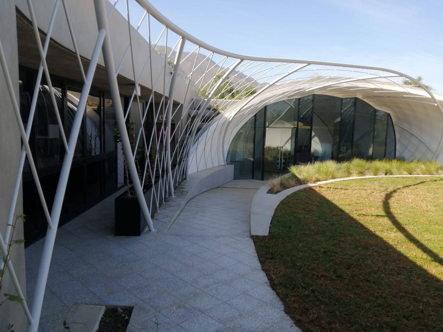 BOSJES structural trellis installation